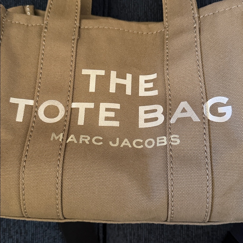 Marc Jacobs The Tote Bag tan canvas with black strap - Picture 3 of 7